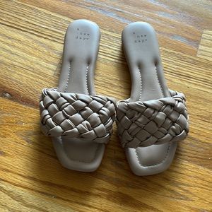 Great condition! Nude slides
